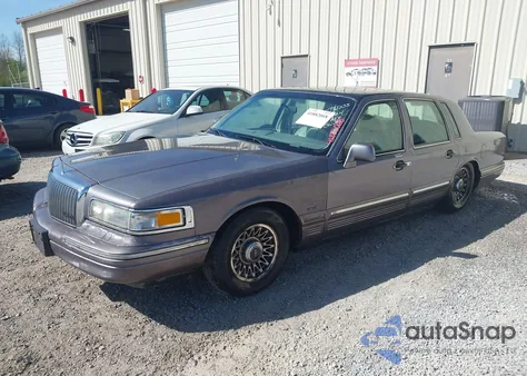 1995 Lincoln Town Car Executive from USA, damaged, VIN 1LNLM81W6SY731258